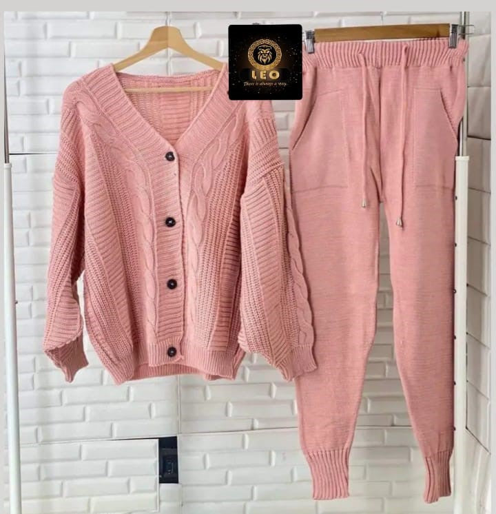 Debra Cardigan + Pants Suit Slim Fit  طقم تريكوه كاشمير قطعتيين سوت + بنطلون وان سايز من 55ك ل 85ك