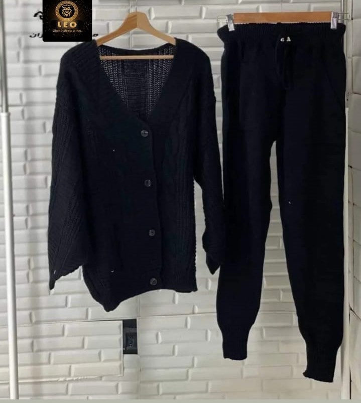 Debra Cardigan + Pants Suit Slim Fit  طقم تريكوه بلاك قطعتيين سوت + بنطلون وان سايز من 55ك ل 85ك